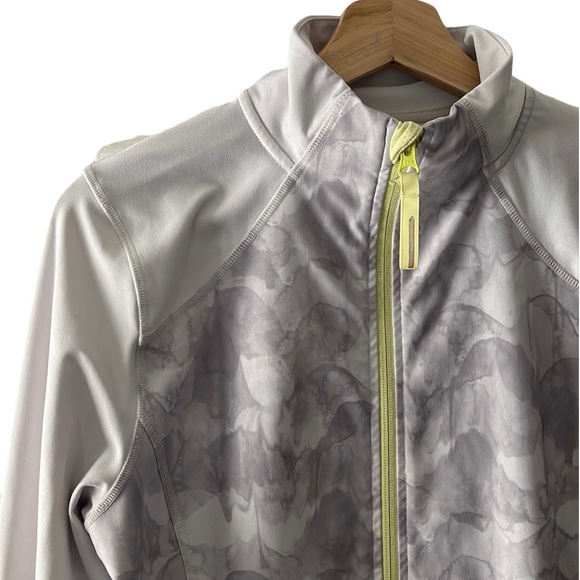 Fitted run jacket - Picture 3 of 7